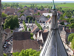 Vues du haut de la Tour C�sar, les rues et places de la ville haute de Provins n'ont pratiquement pas chang� depuis le Moyen-�ge et le temps des Chevaliers... Beau panorama sur les environs.