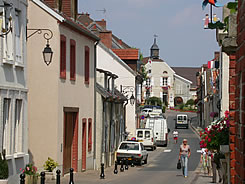 Enseignes en fer forg� et maisons traditionnelles font de Hautvillers l'un des plus beaux villages de Champagne.