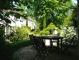 Le cottage Rose de Provins est un g�te de charme plein d'�l�gance. Il dispose d'un petit jardin privatif avec terrasse et barbecue couvert. De bons moments en perspective pour un s�jour romantique en amoureux, � une heure de Paris � peine.