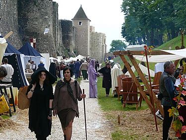 In June, the massive ramparts of Provins welcome the medieval festival