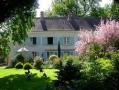 Week-end romantique dans notre maison d'htes qui se cache au fond d'un beau jardin aux arbres centenaires, tout prs du vignoble de Champagne.